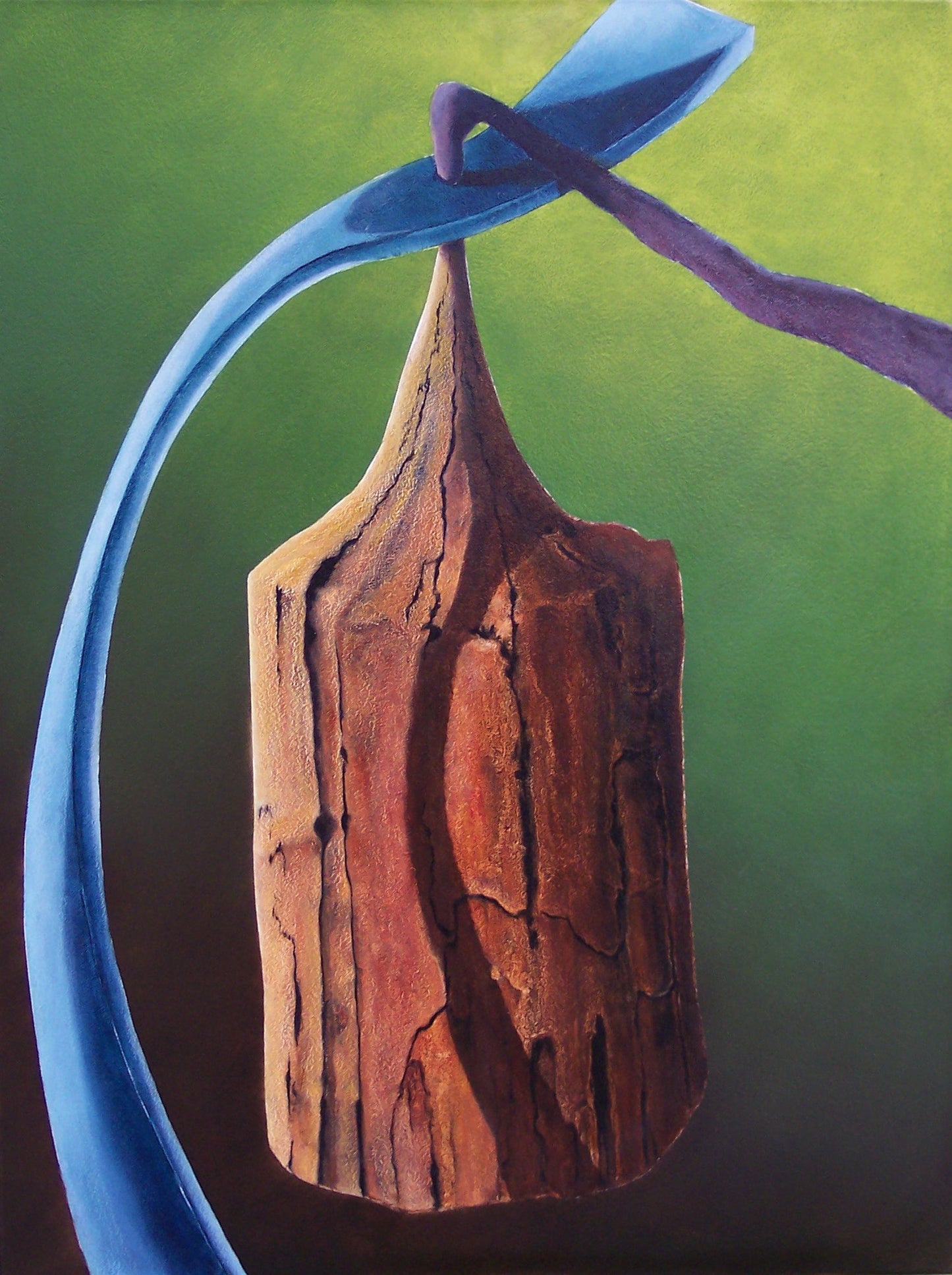 Et element av tre som holdes oppe av et lys blått bånd mot en olivengrønn bakgrunn