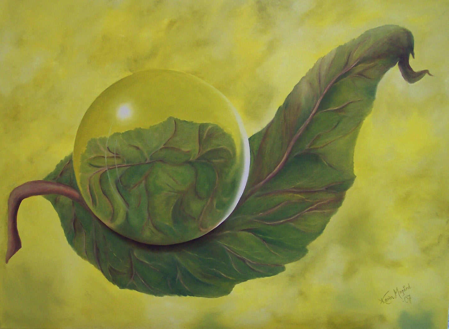 Oljemaleri av en glasskule plassert på et grønt blad mot en myk farget bakgrunn